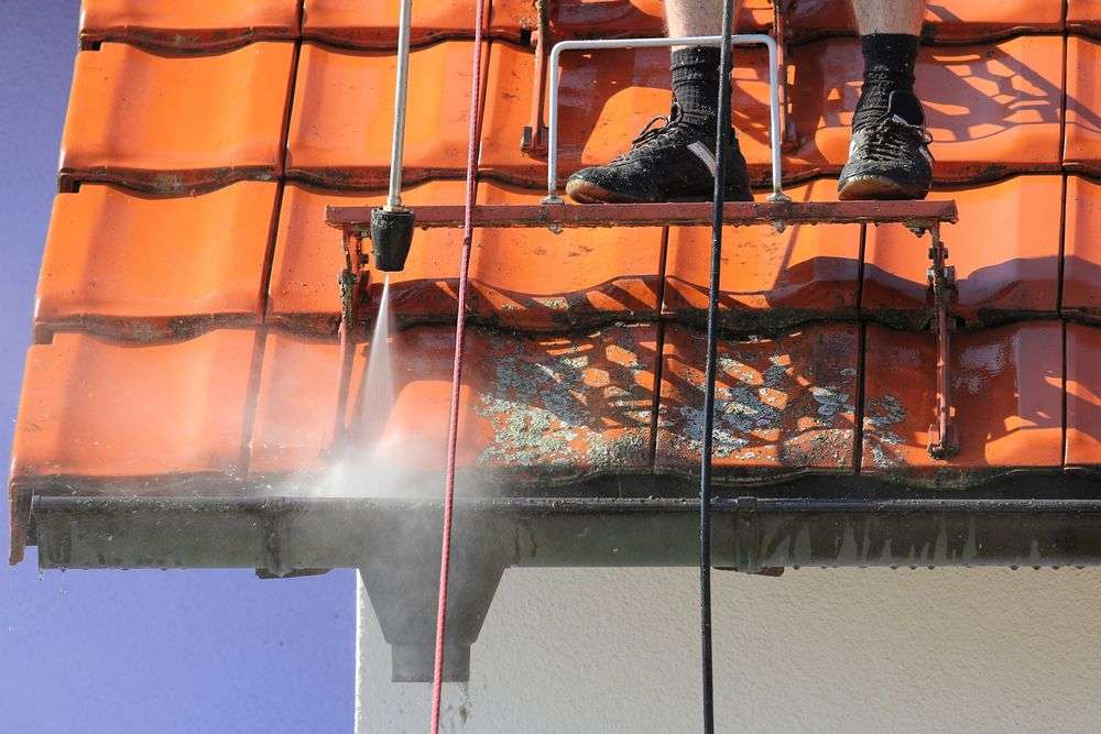 Reinigen van de dakpannen in 0113